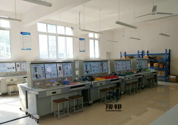 名称：西门子 PLC 综合实训台