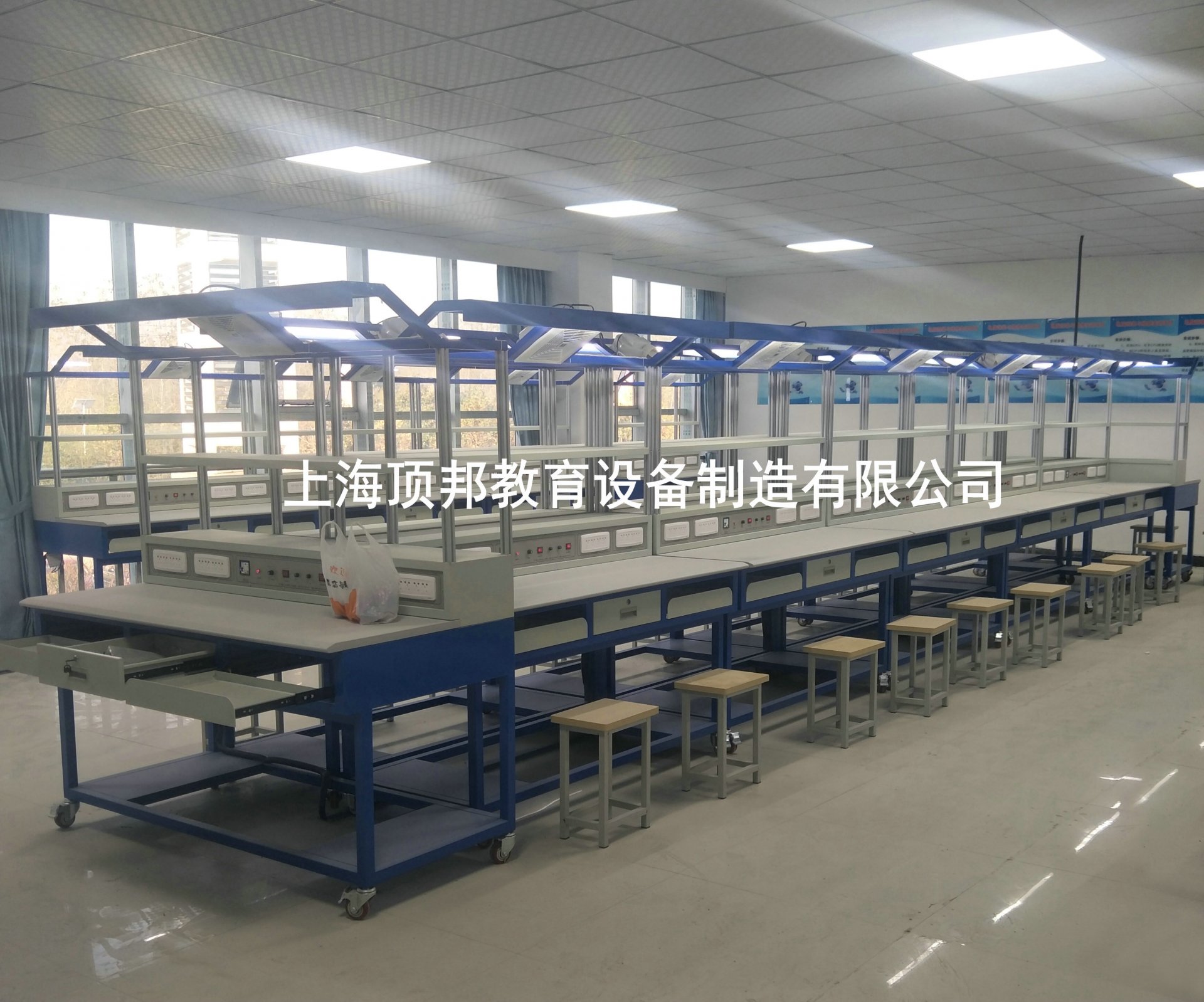 [产品名称]：计算机组装与维护实训装置