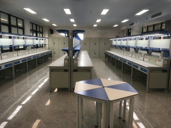 产品名称：单片机应用综合实训平台