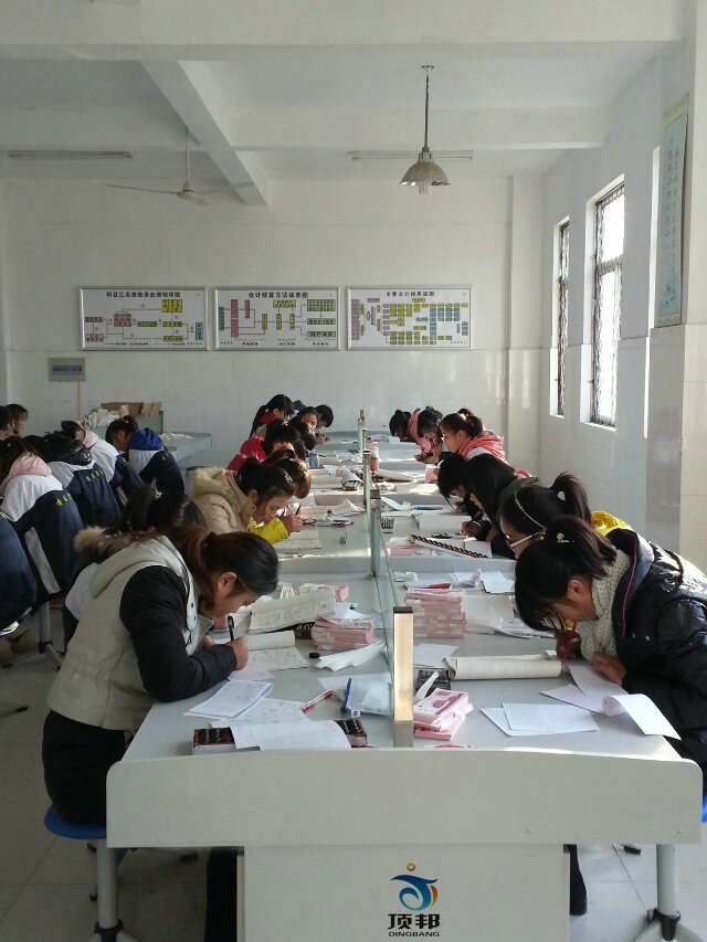 2000*600*800(带机箱位和