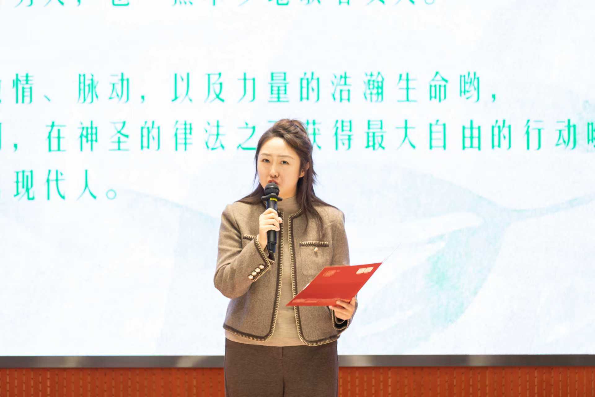 image4.jpg 校友会与人民文学出版社联合主办的“新