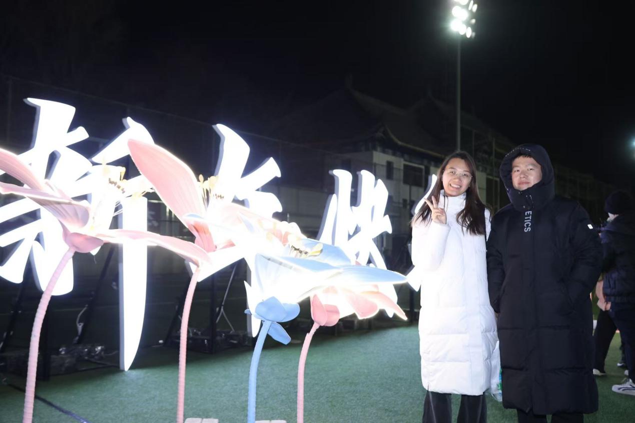 image8.jpeg 我们在未名光影里共赴新年