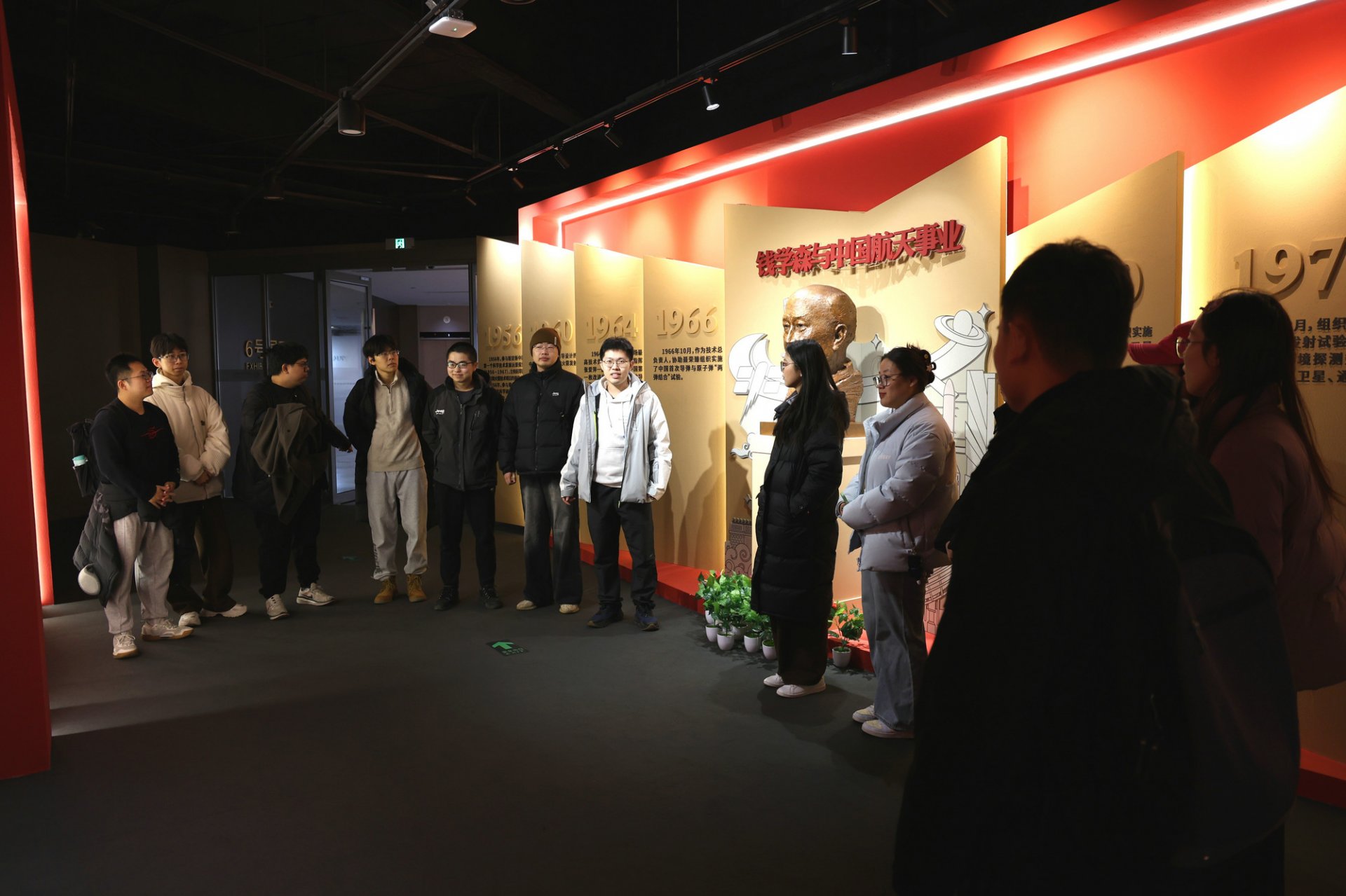 集体交流讨论.jpg 纪念钱学森先生诞辰114周年主题党团