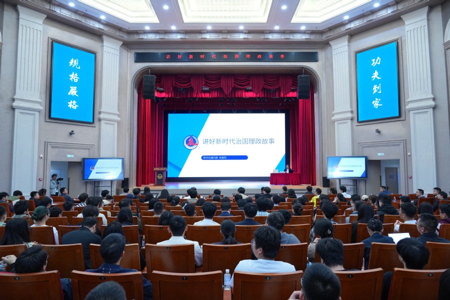 引领青年师生厚植爱国情